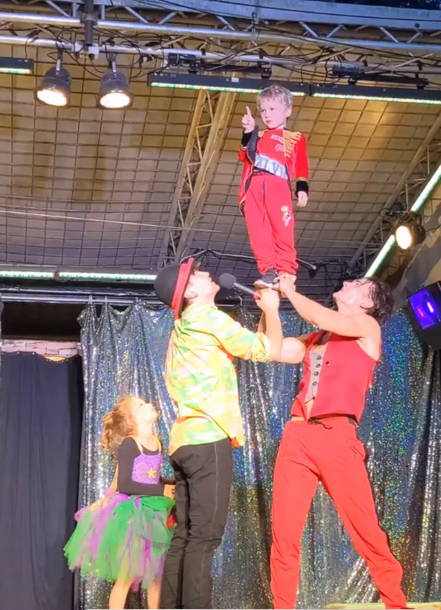 Akrobatik Familien Show